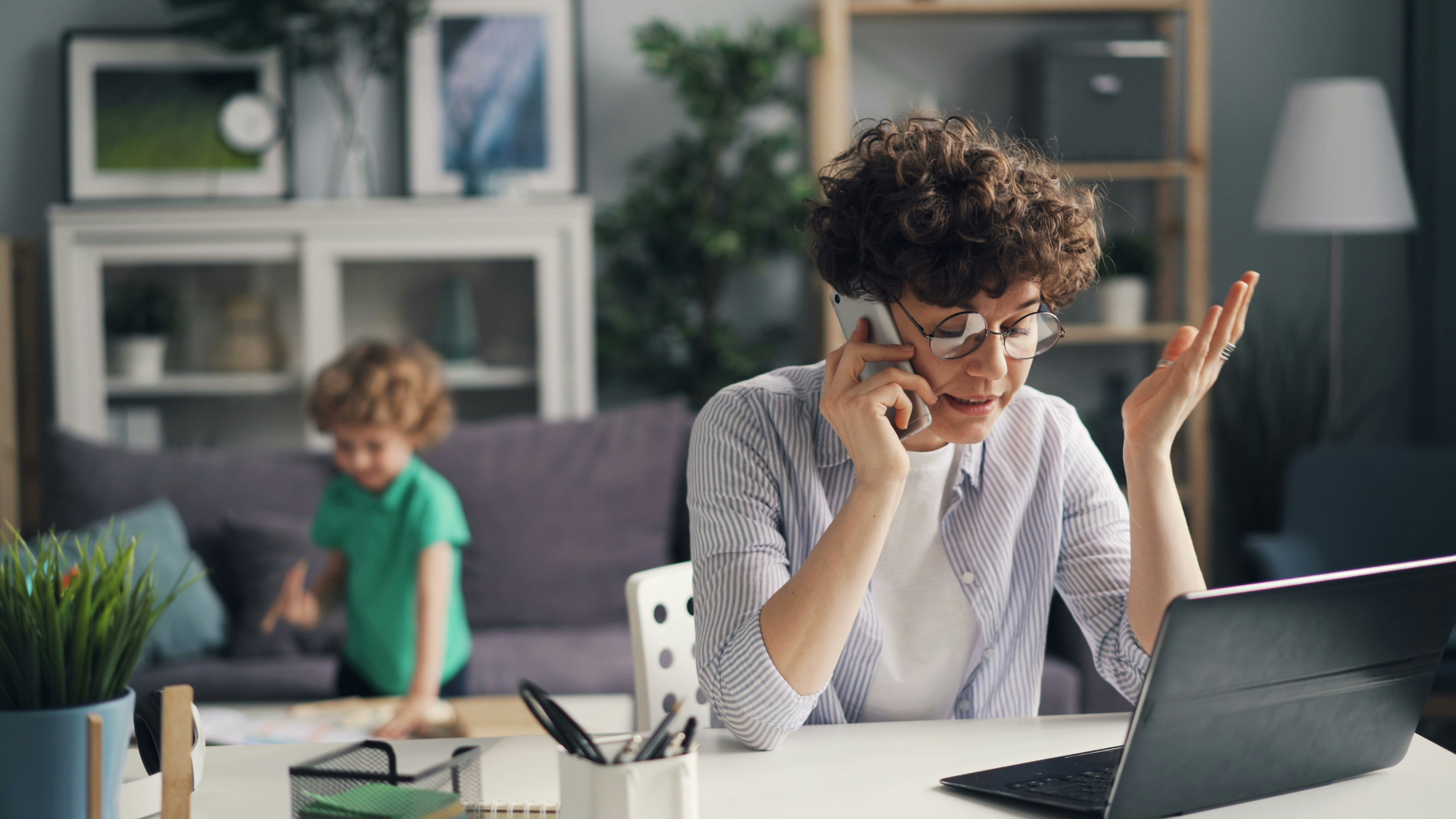 Work-Life Imbalance pada Guru: Ketika Batas antara Pekerjaan dan Kehidupan Pribadi Mulai Menghilang